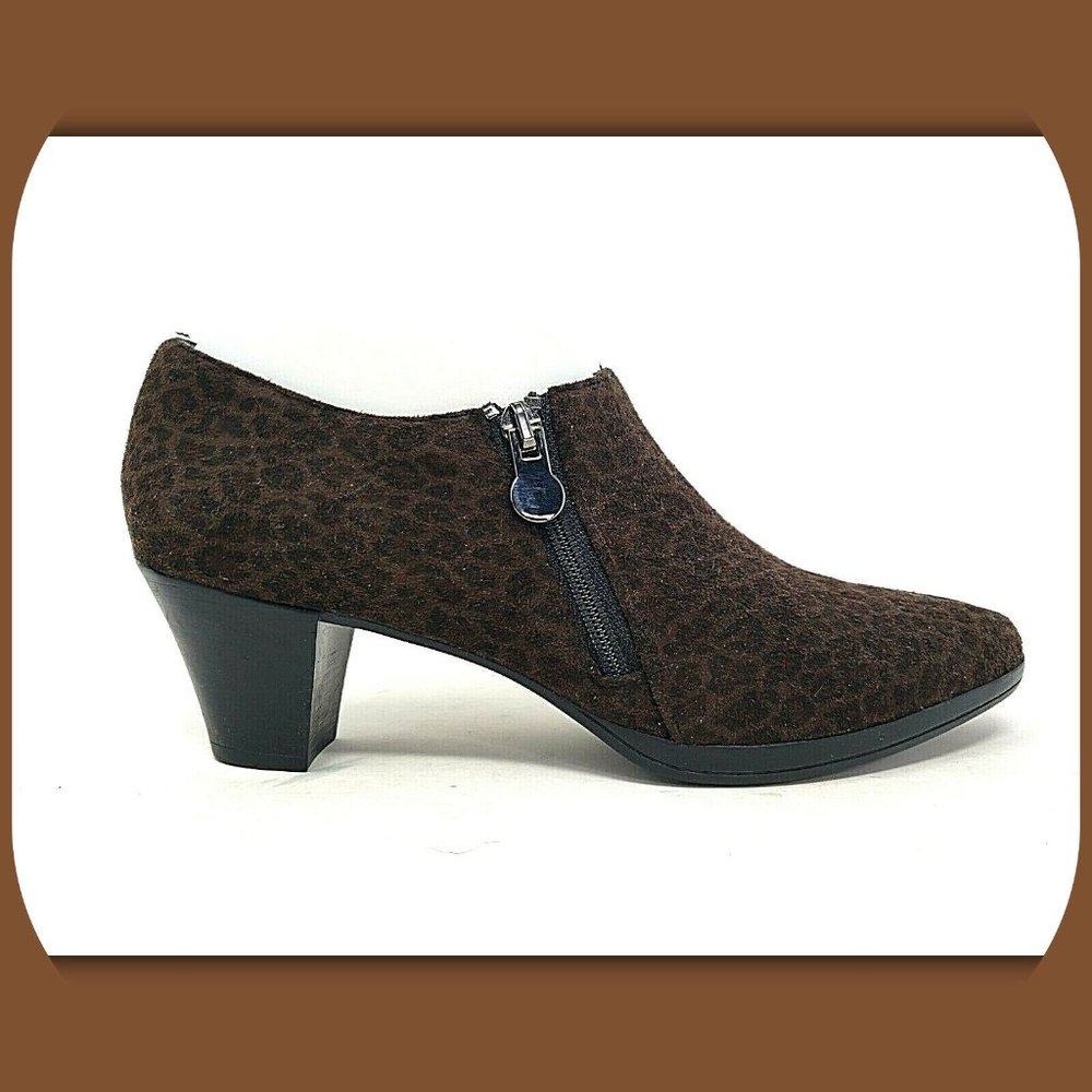 MUNRO American Suede Ankle Booties